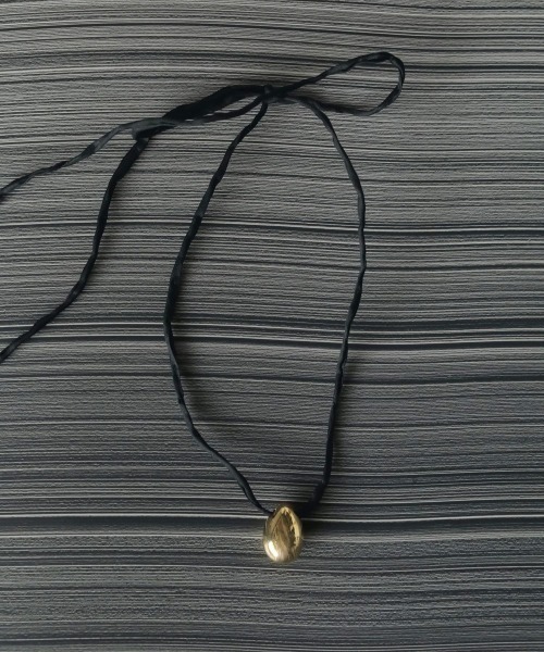 anuke（アンヌーク）の「anuke Silkoord×Parts Necklace（ネックレス・レディース・シルバー/ゴールド・FREE）」の2枚目の写真