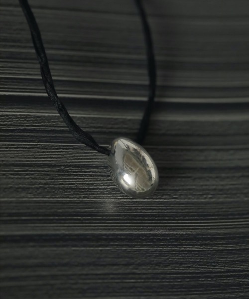 anuke（アンヌーク）の「anuke Silkoord×Parts Necklace（ネックレス・レディース・シルバー/ゴールド・FREE）」の4枚目の写真