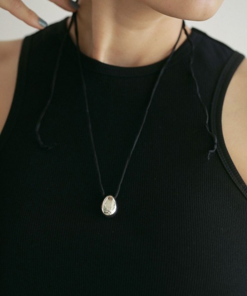 anuke（アンヌーク）の「anuke Silkoord×Parts Necklace（ネックレス・レディース・シルバー/ゴールド・FREE）」の8枚目の写真