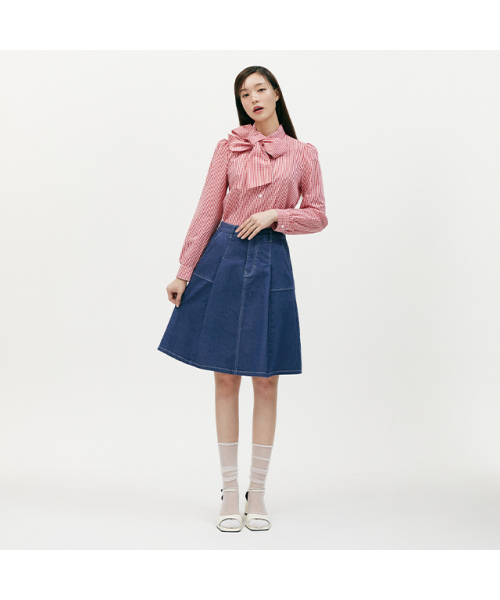 PLASTIC ISLAND(プラスティックアイランド)の「タックフレアデニムスカート PR2DS362(スカート・レディース・ダークブルー・SMALL/MEDIUM)」の2枚目の写真