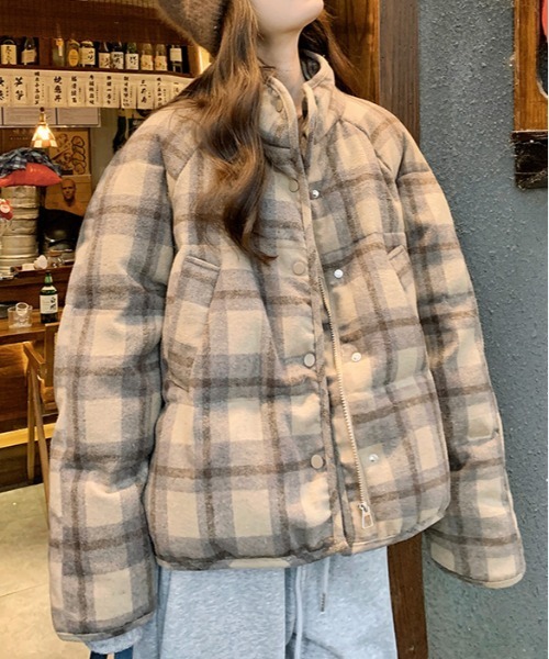 &soiree(アンドソワレ)の「チェック柄ダウンジャケット(ダウンジャケット/コート・レディース・ベージュ・SMALL/MEDIUM/LARGE/X-LARGE)」の2枚目の写真