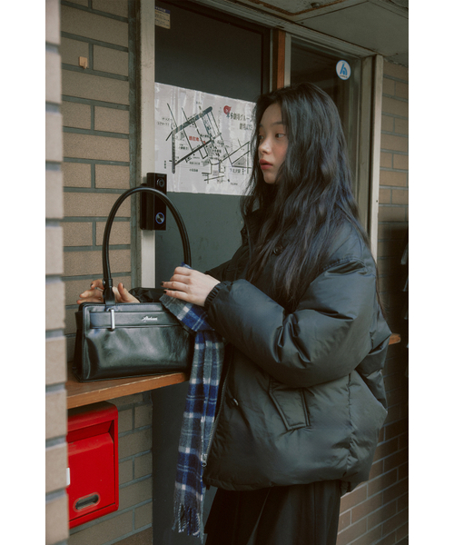 AFTERHOURS(アフターアワーズ)の「DOUBLE BELTED SHOULDER BAG (BLACK)(ショルダーバッグ・レディース・その他・FREE)」の6枚目の写真