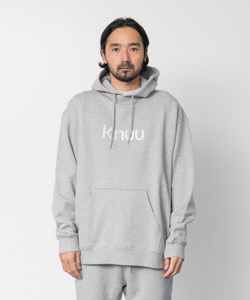 Knuu(ヌウ)の「Big Logo Heavy Hooded Sweatshirt(パーカー・メンズ・ブラック/マルーン/ネイビー/杢グレー/ホワイト・X-LARGE/LARGE/MEDIUM/SMALL)」の1枚目の写真