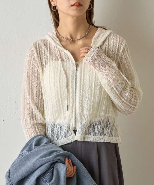 COLONY 2139(コロニートゥーワンスリーナイン)の「レース切替フードシャツ(シャツ/ブラウス・レディース・ブラック/アイボリー・FREE)」の6枚目の写真