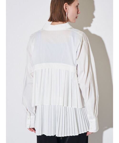 ELENDEEK（エレンディーク）の「プリーツレイヤードシャツ（シャツ/ブラウス・レディース・オフホワイト/ライトブルー/ベージュ・FREE）」の2枚目の写真