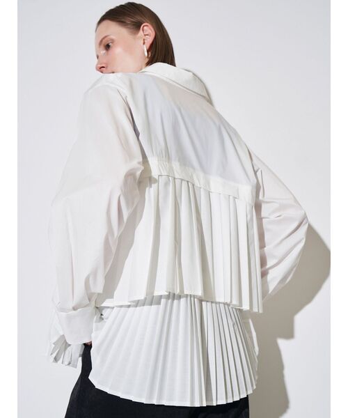 ELENDEEK（エレンディーク）の「プリーツレイヤードシャツ（シャツ/ブラウス・レディース・オフホワイト/ライトブルー/ベージュ・FREE）」の4枚目の写真