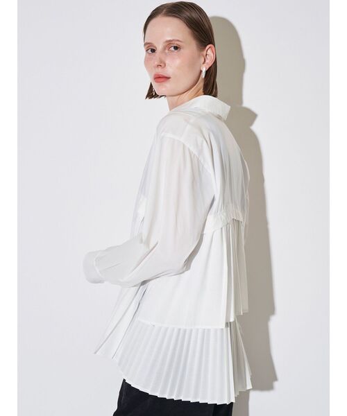 ELENDEEK（エレンディーク）の「プリーツレイヤードシャツ（シャツ/ブラウス・レディース・オフホワイト/ライトブルー/ベージュ・FREE）」の6枚目の写真