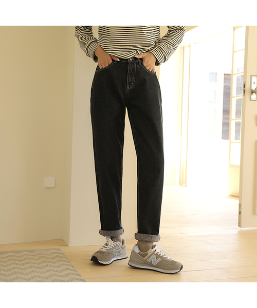 BBAEBBAE(ペッペ)の「起毛スタンダードブラックストレートデニムパンツ(デニムパンツ・レディース・ブラック・38/36/34/32/30/26/28)」の1枚目の写真