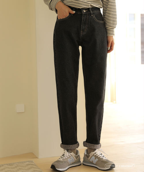 BBAEBBAE(ペッペ)の「起毛スタンダードブラックストレートデニムパンツ(デニムパンツ・レディース・ブラック・38/36/34/32/30/26/28)」の5枚目の写真