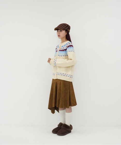 Uenui(ウニュイ)の「【 cunii 】ノルディック 配色 カーディガン ニット 冬 ガーリー 韓国 レディース 体型カバー(カーディガン/ボレロ・レディース・ブラウン/アイボリー・FREE)」の9枚目の写真