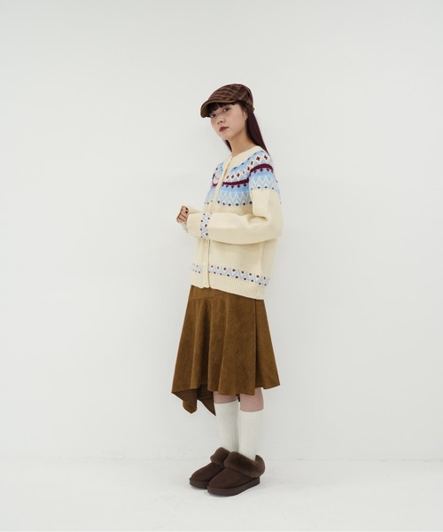 Uenui(ウニュイ)の「【 cunii 】ノルディック 配色 カーディガン ニット 冬 ガーリー 韓国 レディース 体型カバー(カーディガン/ボレロ・レディース・ブラウン/アイボリー・FREE)」の10枚目の写真