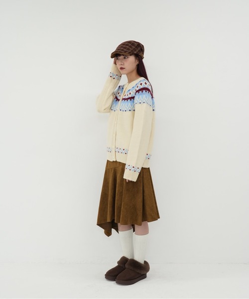 Uenui(ウニュイ)の「【 cunii 】ノルディック 配色 カーディガン ニット 冬 ガーリー 韓国 レディース 体型カバー(カーディガン/ボレロ・レディース・ブラウン/アイボリー・FREE)」の11枚目の写真