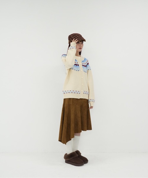 Uenui(ウニュイ)の「【 cunii 】ノルディック 配色 カーディガン ニット 冬 ガーリー 韓国 レディース 体型カバー(カーディガン/ボレロ・レディース・ブラウン/アイボリー・FREE)」の16枚目の写真