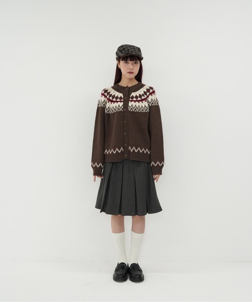 Uenui(ウニュイ)の「【 cunii 】ノルディック 配色 カーディガン ニット 冬 ガーリー 韓国 レディース 体型カバー(カーディガン/ボレロ・レディース・ブラウン/アイボリー・FREE)」の4枚目の写真