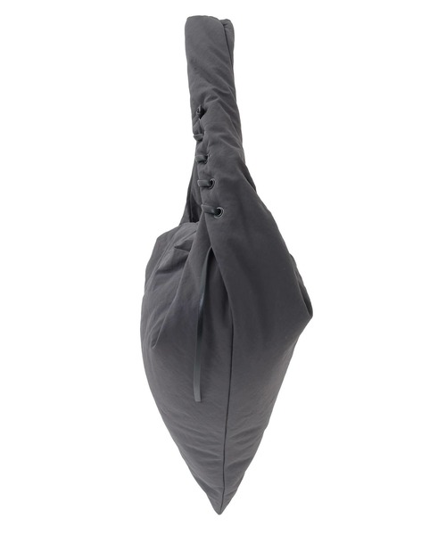 CONVERSE TOKYO（コンバーストウキョウ）の「LACE-UP TRIANGLE PUFF BAG（ハンドバッグ・レディース・チャコールグレー/ベージュ・FREE）」の8枚目の写真