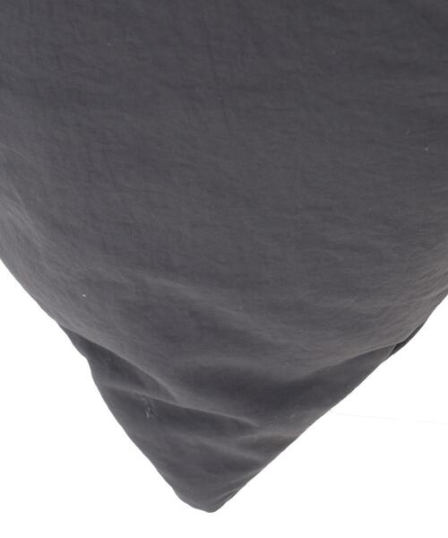 CONVERSE TOKYO（コンバーストウキョウ）の「LACE-UP TRIANGLE PUFF BAG（ハンドバッグ・レディース・チャコールグレー/ベージュ・FREE）」の14枚目の写真