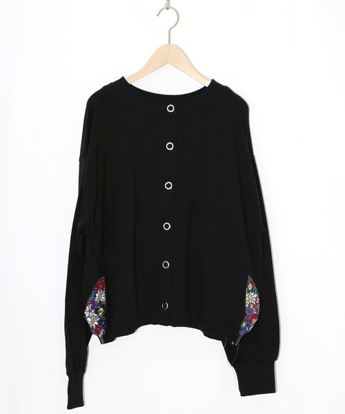 ScoLar（スカラー）の「153784：裾蝶刺繍2wayミニ裏毛カーディガン（カーディガン/ボレロ・レディース・グリーン/ブラック/杢グレー・M）」の2枚目の写真