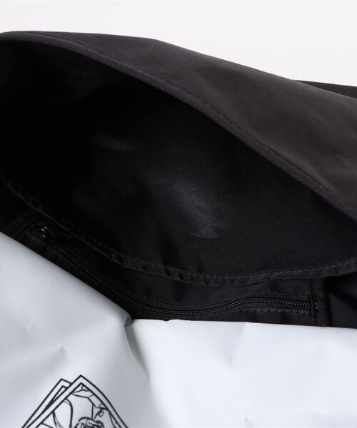 Manhattan Portage（マンハッタンポーテージ）の「NYLON MESSENGER BAG JR (SM) BP W/DIV MGNT 500D CORDURA / ZOOTOPIA（メッセンジャーバッグ・レディース・ブラック・SMALL）」の15枚目の写真