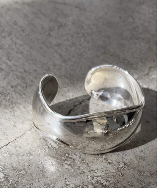 Spick & Span(スピックアンドスパン)の「《追加》BASENOTES/ ベースノート CURVE BANGLE N-H016(ブレスレット・レディース・シルバー・FREE)」の2枚目の写真