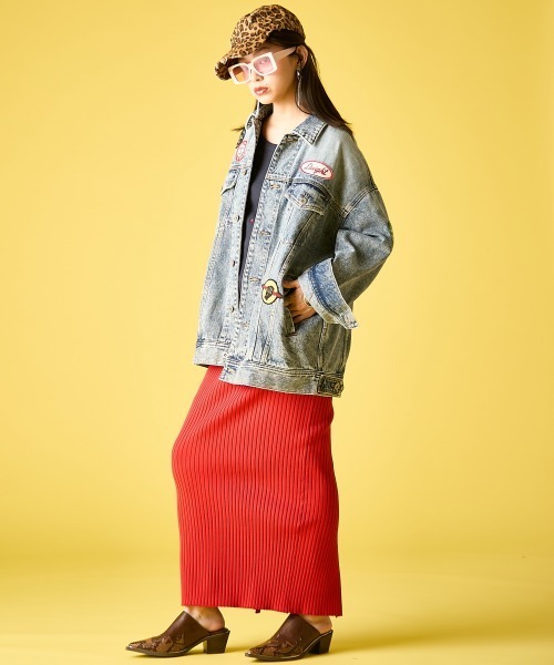 GEVS.（ジェイヴィス）の「綿100％ワッペン付ワイドシルエットデニムジャケット＜大きいサイズ有＞GEVS.（デニムジャケット・レディース・ブルー系・M-LL/3L～4L/5L～6L）」の2枚目の写真