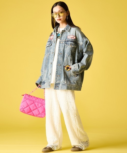 GEVS.（ジェイヴィス）の「綿100％ワッペン付ワイドシルエットデニムジャケット＜大きいサイズ有＞GEVS.（デニムジャケット・レディース・ブルー系・M-LL/3L～4L/5L～6L）」の5枚目の写真