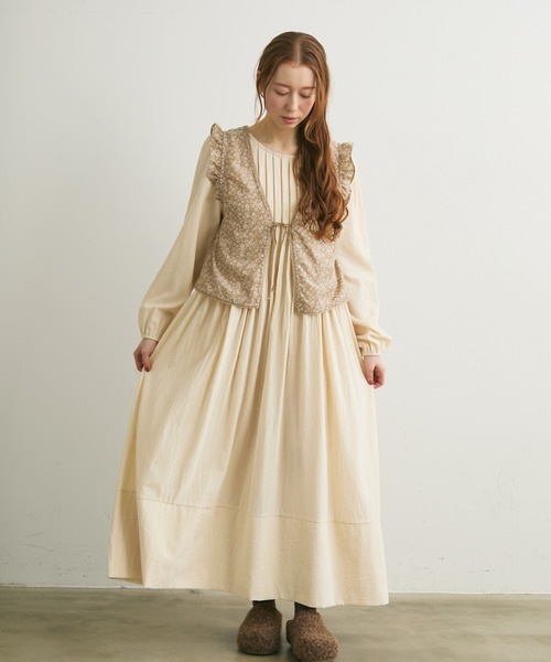 Crisp（クリスプ）の「フラワーフリルスリーブレスブラウス（シャツ/ブラウス・レディース・ベージュ/ブラック・FREE）」の11枚目の写真