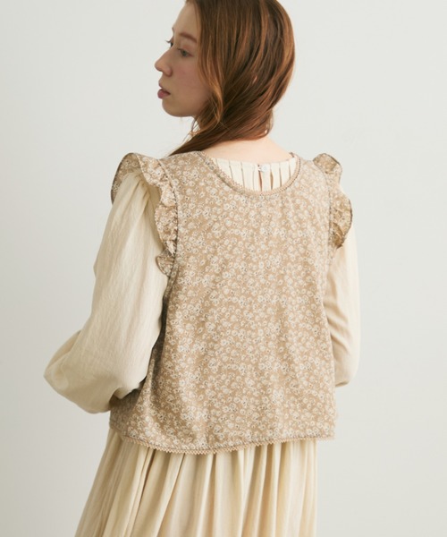 Crisp（クリスプ）の「フラワーフリルスリーブレスブラウス（シャツ/ブラウス・レディース・ベージュ/ブラック・FREE）」の17枚目の写真
