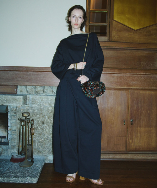 VERMEIL par iena（ヴェルメイユパーイエナ）の「《手洗い可》Curved Tuck パンツ（その他パンツ・レディース・アイボリー/ブラック・38/36）」の4枚目の写真