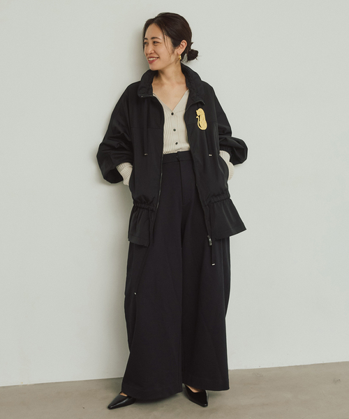 VERMEIL par iena（ヴェルメイユパーイエナ）の「《手洗い可》Curved Tuck パンツ（その他パンツ・レディース・アイボリー/ブラック・38/36）」の5枚目の写真