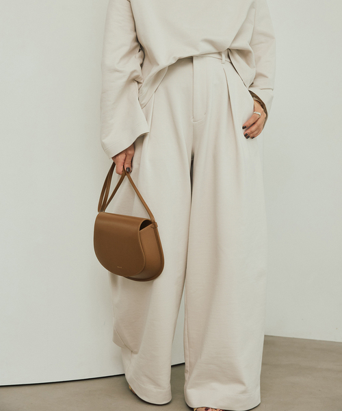VERMEIL par iena（ヴェルメイユパーイエナ）の「《手洗い可》Curved Tuck パンツ（その他パンツ・レディース・アイボリー/ブラック・38/36）」の8枚目の写真