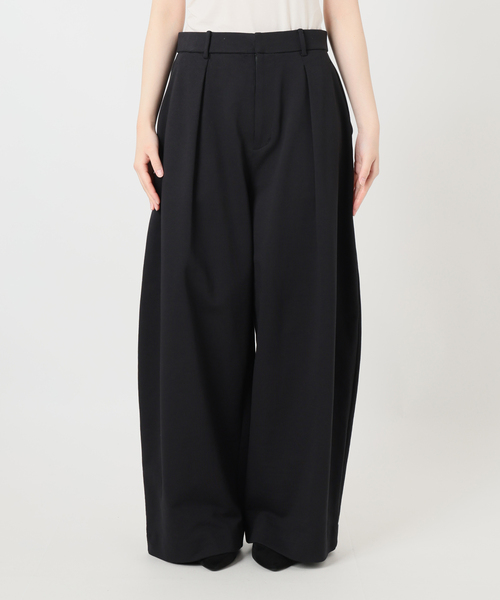 VERMEIL par iena（ヴェルメイユパーイエナ）の「《手洗い可》Curved Tuck パンツ（その他パンツ・レディース・アイボリー/ブラック・38/36）」の10枚目の写真
