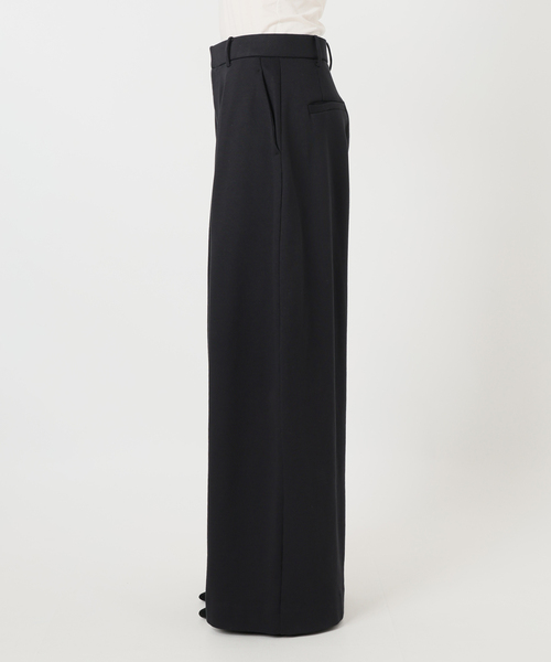 VERMEIL par iena（ヴェルメイユパーイエナ）の「《手洗い可》Curved Tuck パンツ（その他パンツ・レディース・アイボリー/ブラック・38/36）」の11枚目の写真