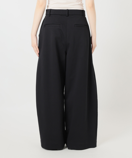 VERMEIL par iena（ヴェルメイユパーイエナ）の「《手洗い可》Curved Tuck パンツ（その他パンツ・レディース・アイボリー/ブラック・38/36）」の12枚目の写真