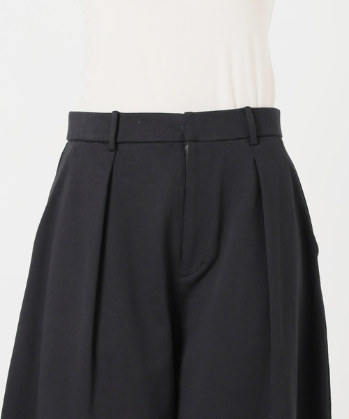 VERMEIL par iena（ヴェルメイユパーイエナ）の「《手洗い可》Curved Tuck パンツ（その他パンツ・レディース・アイボリー/ブラック・38/36）」の15枚目の写真