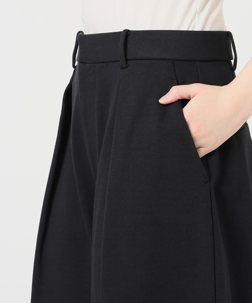 VERMEIL par iena（ヴェルメイユパーイエナ）の「《手洗い可》Curved Tuck パンツ（その他パンツ・レディース・アイボリー/ブラック・38/36）」の16枚目の写真