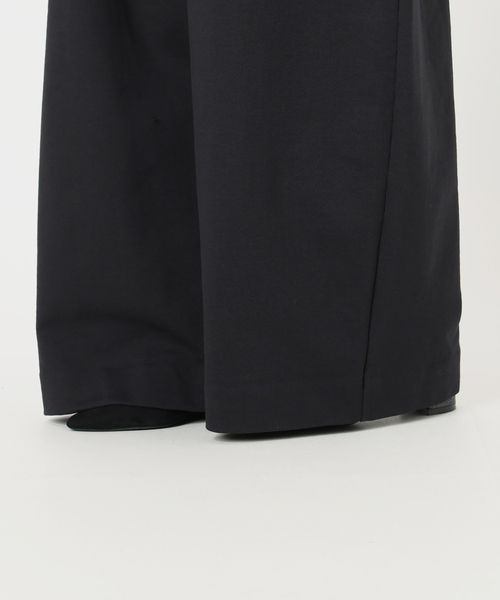 VERMEIL par iena（ヴェルメイユパーイエナ）の「《手洗い可》Curved Tuck パンツ（その他パンツ・レディース・アイボリー/ブラック・38/36）」の17枚目の写真