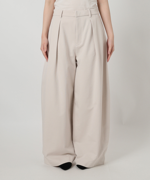 VERMEIL par iena（ヴェルメイユパーイエナ）の「《手洗い可》Curved Tuck パンツ（その他パンツ・レディース・アイボリー/ブラック・38/36）」の22枚目の写真