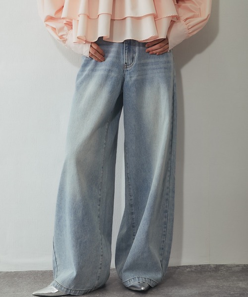 ANOTHER S(アナザーエス)の「コクーンシルエットワイドデニムパンツ(デニムパンツ・レディース・ブルー/ブラック・S/M/L)」の2枚目の写真