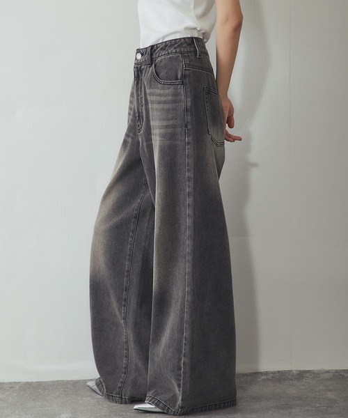 ANOTHER S(アナザーエス)の「コクーンシルエットワイドデニムパンツ(デニムパンツ・レディース・ブルー/ブラック・S/M/L)」の1枚目の写真