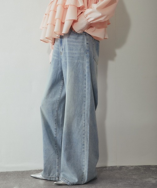 ANOTHER S(アナザーエス)の「コクーンシルエットワイドデニムパンツ(デニムパンツ・レディース・ブルー/ブラック・S/M/L)」の3枚目の写真