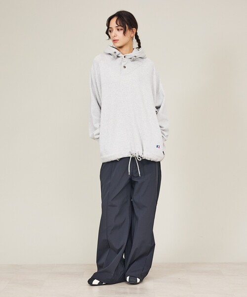 Russell Athletic(ラッセルアスレティック)の「【BerBerJin × RUSSELL ATHLETIC / ベルベルジン × ラッセル アスレティック】Double Snap Button Hoodie / ダブルスナップボタン フーディ(パーカー・メンズ・ライトグレー/ネイビー・M/L)」の12枚目の写真