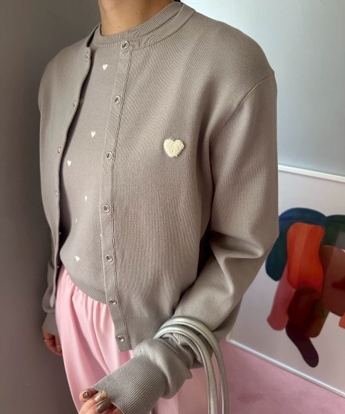 emmi（エミ）の「【HEART】 eco ハートニットカーディガン【アンサンブル可能】（カーディガン/ボレロ・レディース・グレー/レッド/ブラック/アイボリー・F）」の3枚目の写真