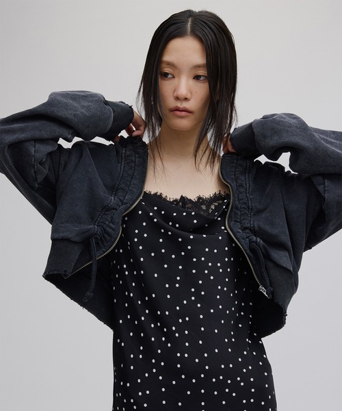 Ameri（アメリ）の「OYSTER SILHOUETTE HOODIE（パーカー・レディース・スミクロ/パープル/ライトベージュ・FREE）」の4枚目の写真