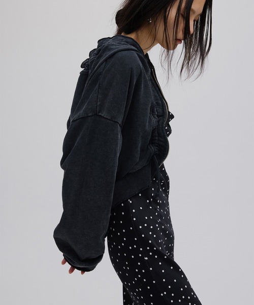 Ameri（アメリ）の「OYSTER SILHOUETTE HOODIE（パーカー・レディース・スミクロ/パープル/ライトベージュ・FREE）」の5枚目の写真