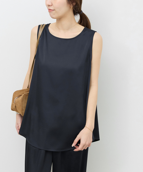 JOURNAL STANDARD relume(ジャーナルスタンダード レリューム)の「サテンノースリーブブラウス(シャツ/ブラウス・レディース・ネイビー/ベージュ・FREE)」の1枚目の写真