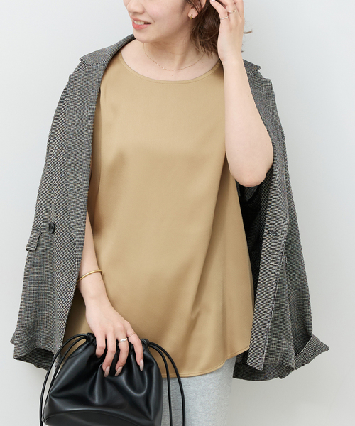 JOURNAL STANDARD relume(ジャーナルスタンダード レリューム)の「サテンノースリーブブラウス(シャツ/ブラウス・レディース・ネイビー/ベージュ・FREE)」の6枚目の写真