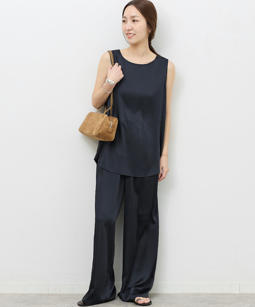 JOURNAL STANDARD relume(ジャーナルスタンダード レリューム)の「サテンノースリーブブラウス(シャツ/ブラウス・レディース・ネイビー/ベージュ・FREE)」の11枚目の写真