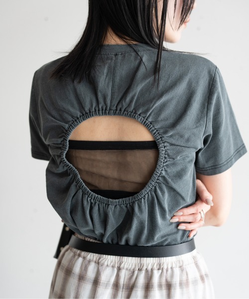 hwyl(ヒュイル)の「バックオープンTシャツ(Tシャツ/カットソー・レディース・チャコールグレー/ライトピンク/アイボリー・FREE)」の3枚目の写真
