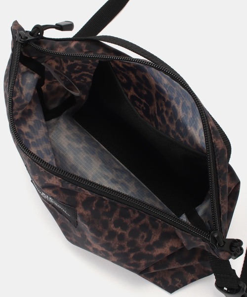 BAGSINPROGRESS(バッグズインプログレス)の「《WEB限定追加》【BAGS IN PROGRESS】FANNY PACK CROSSBODY LEOPARD(ショルダーバッグ・レディース・ブラウン・FREE)」の7枚目の写真