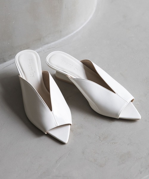 A part by（アパートバイ）の「ポインテッドスリットミュール（その他シューズ・レディース・ブラック/アイボリー・LARGE/MEDIUM）」の2枚目の写真